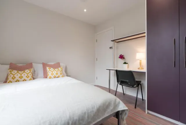4 Bed Apartment room image 1