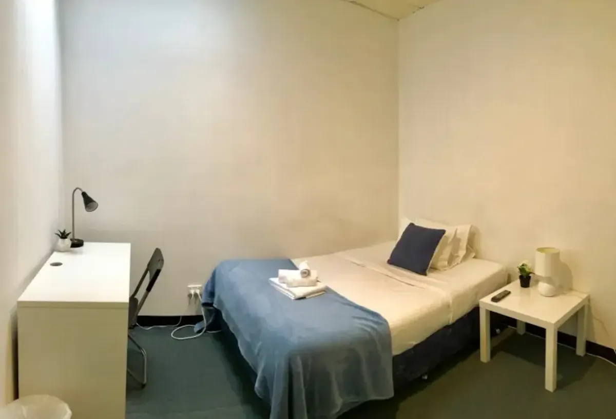Room 27 ROOM