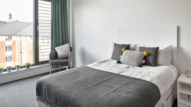 Classic 3 Bed Apartment room image 1