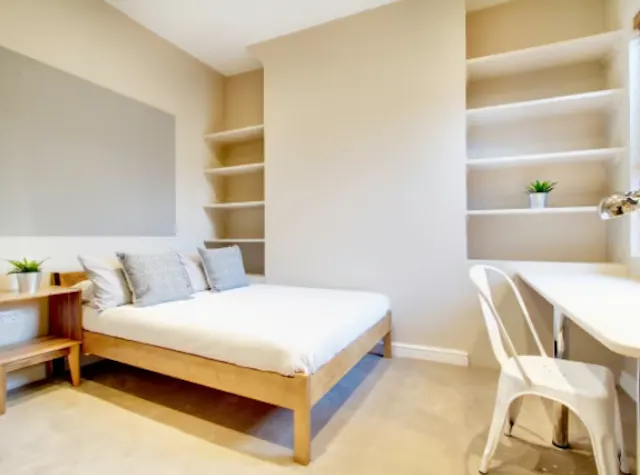 Six Bedroom Apartment room image 2