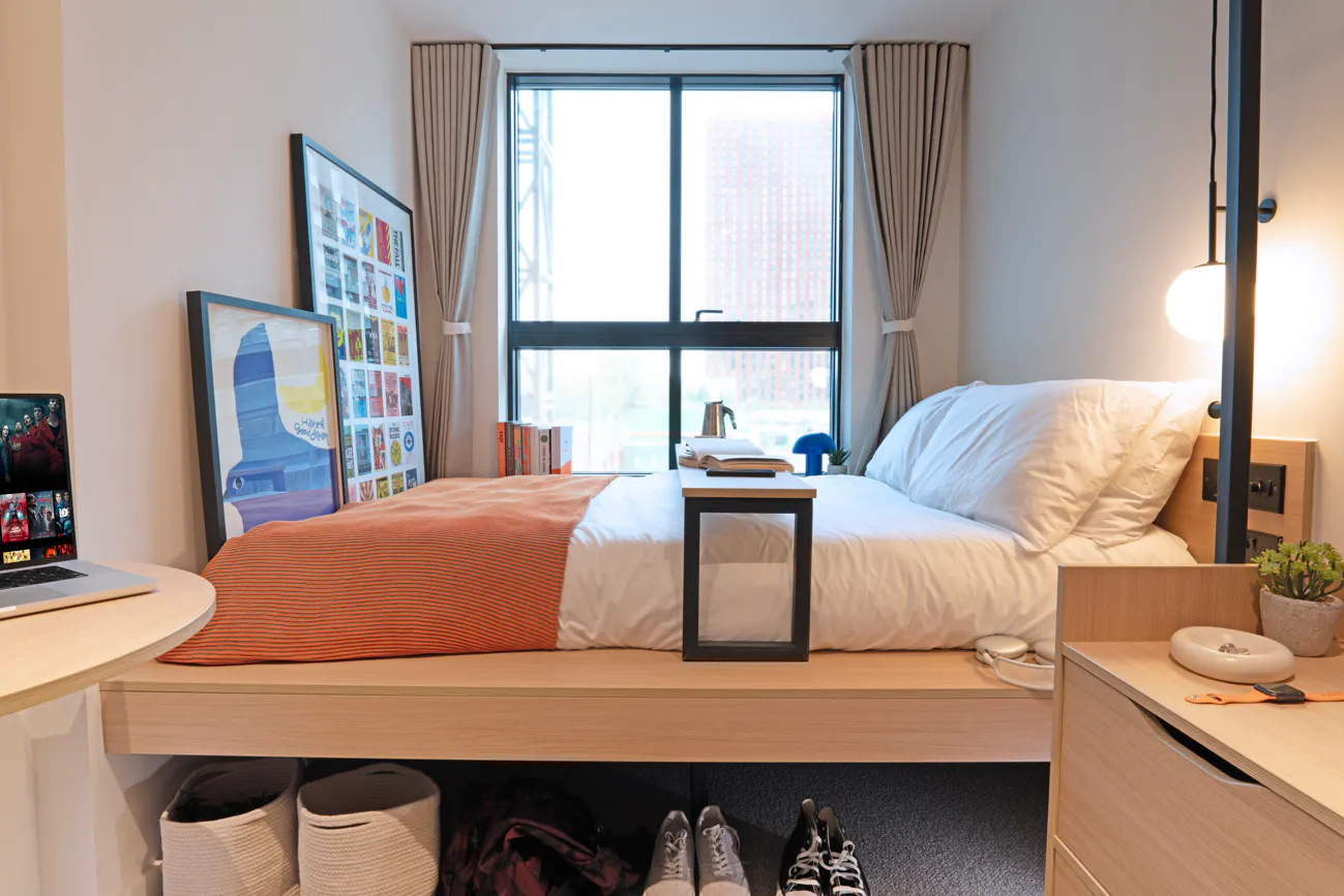 ROOM ROOM 1