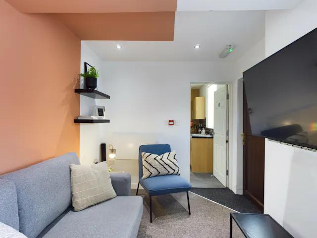 4 Bed Apartment room image 5