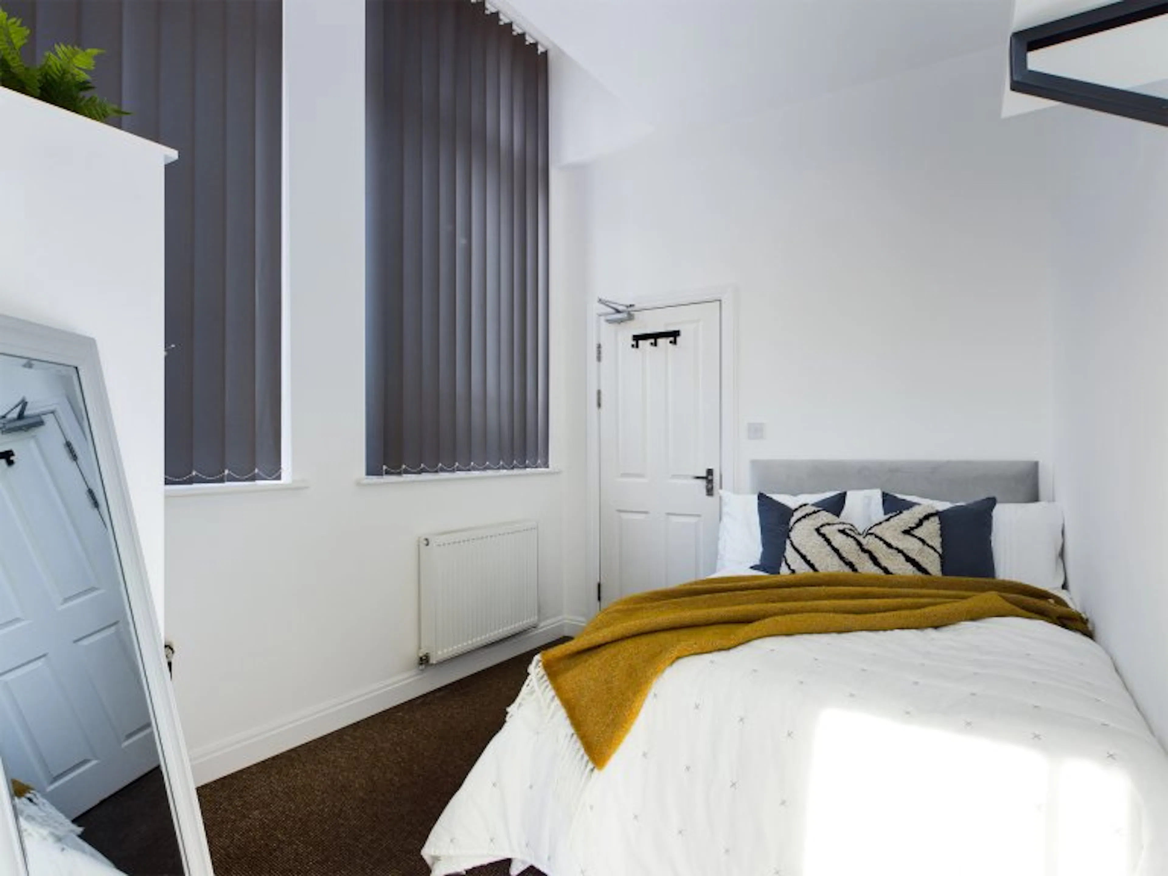8 Bedroom House ROOM 1