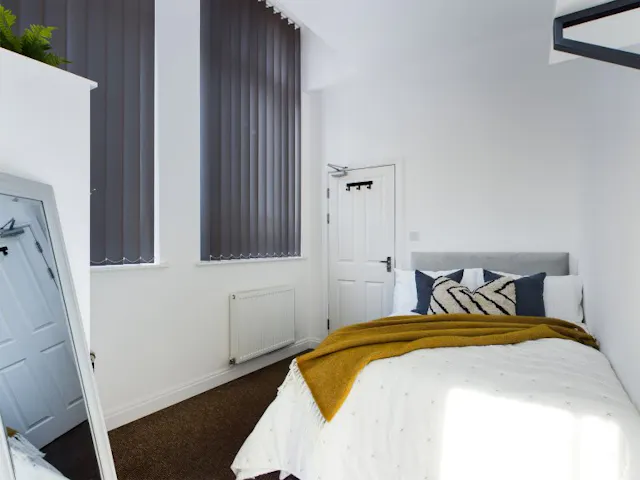 8 Bedroom House room image 2