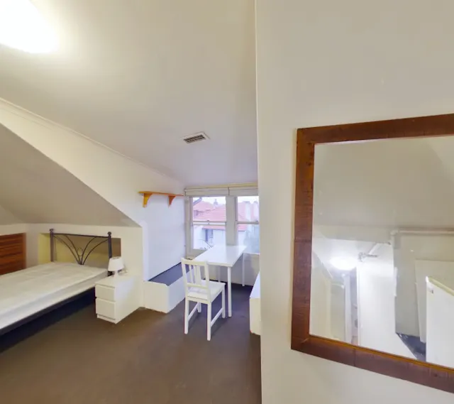 Room 19 Bed 1 room image 2