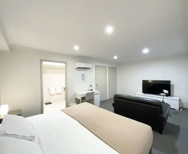 Room 2 room image 1