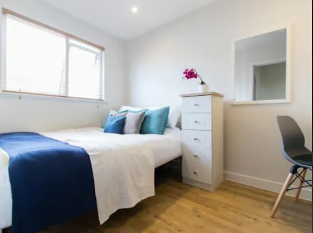 Six Bedroom Apartment room image 2