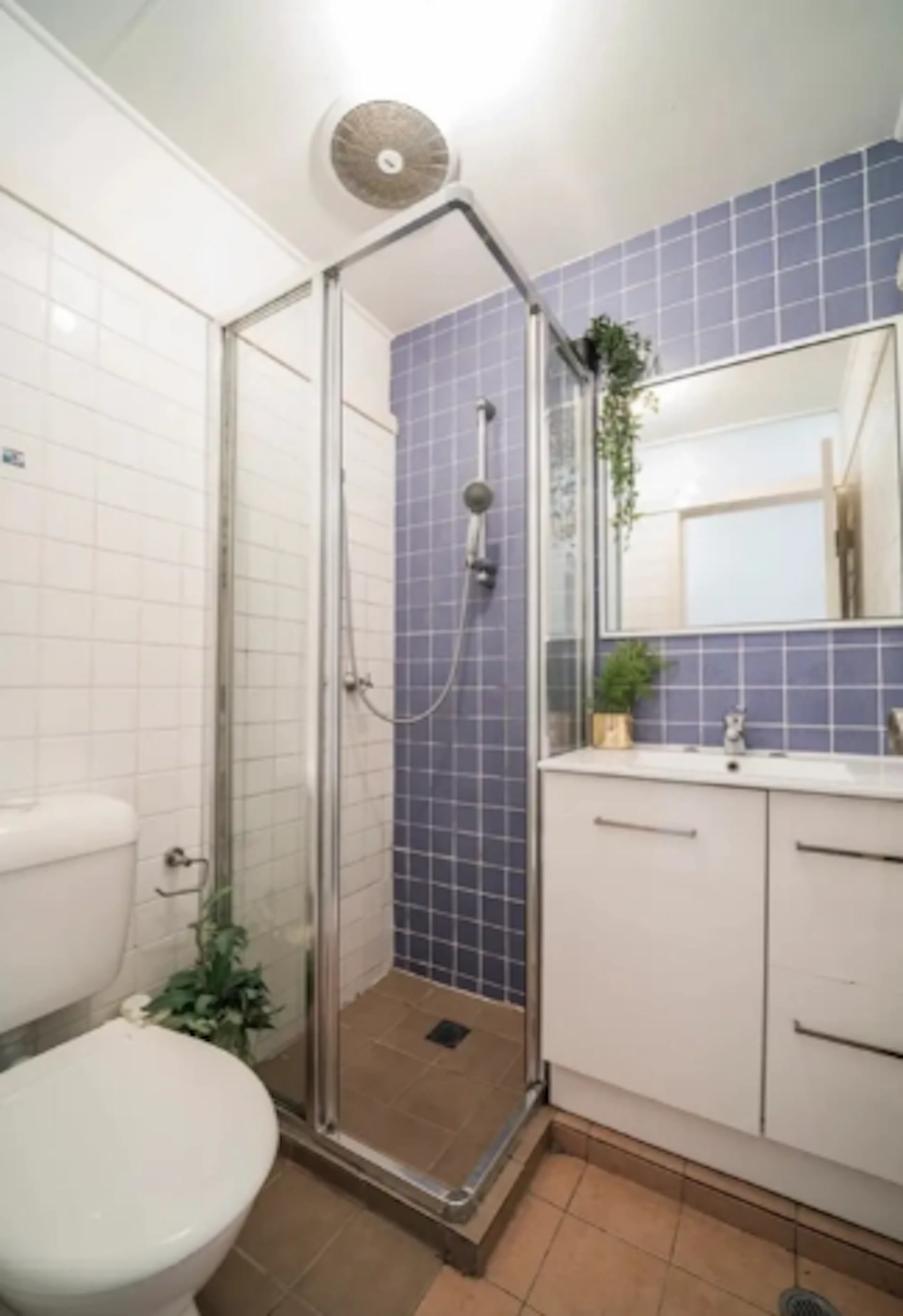 Room 2 Standard BATHROOM 3