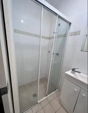 Room 1 (Ensuite) BATHROOM 1