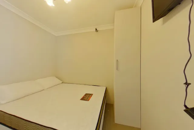 Room 9b (Ensuite) room image 2