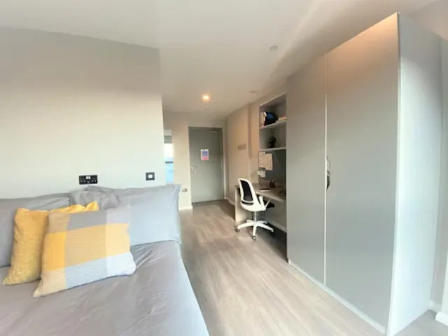 Ensuite Bronze - City View Upper Floors room image 1