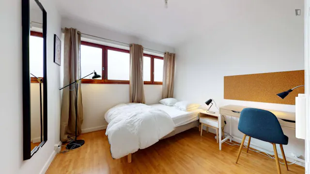 Luminious double bedroom in Quartier du Grand Parc room image 1