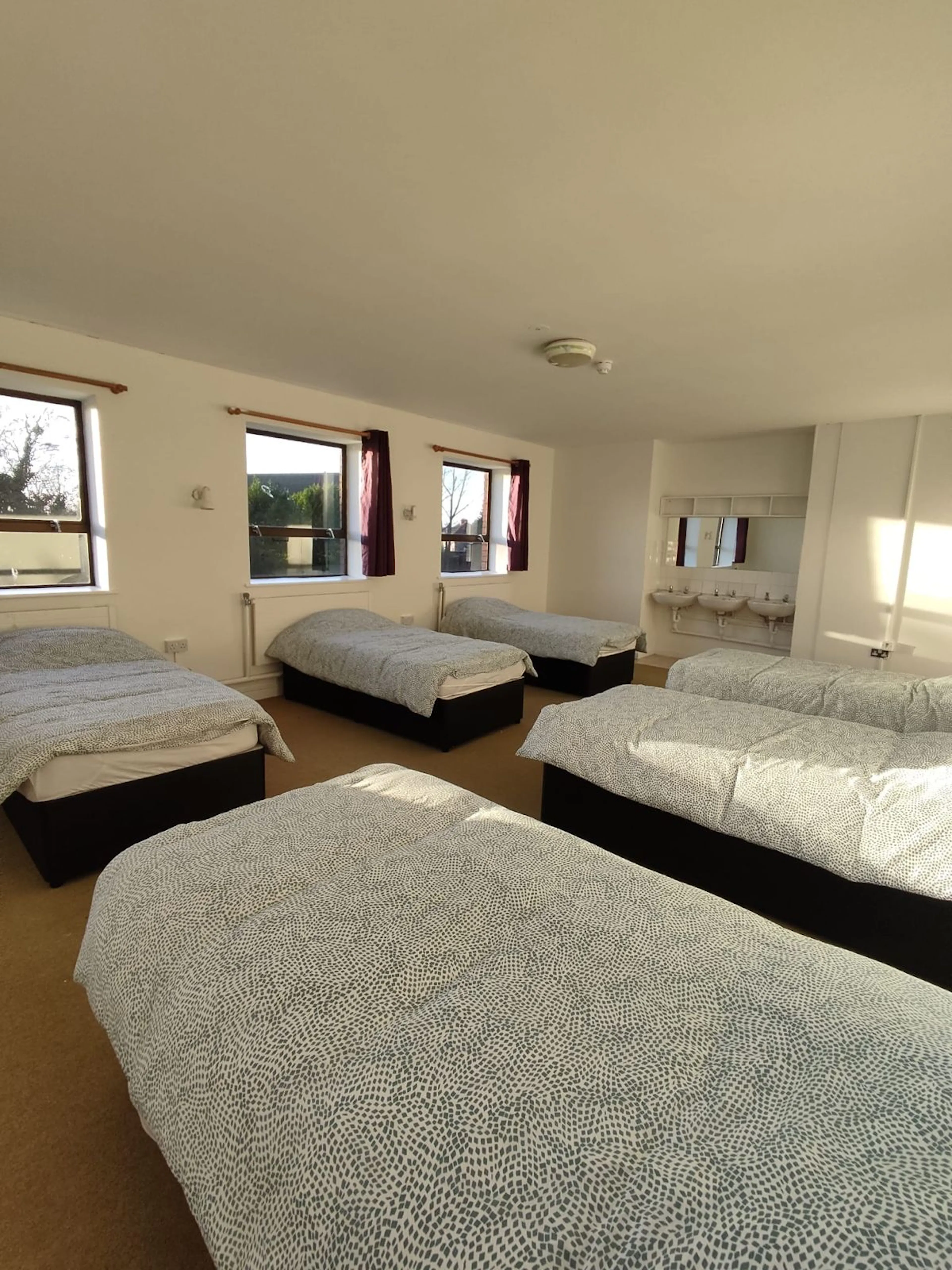 Share Room 6 Beds ROOM 2