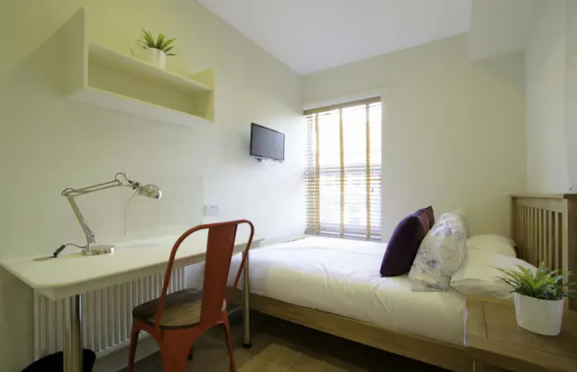 6 Bedroom Apartment room image 1