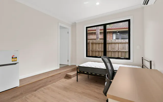Double Room With Ensuite room image 3