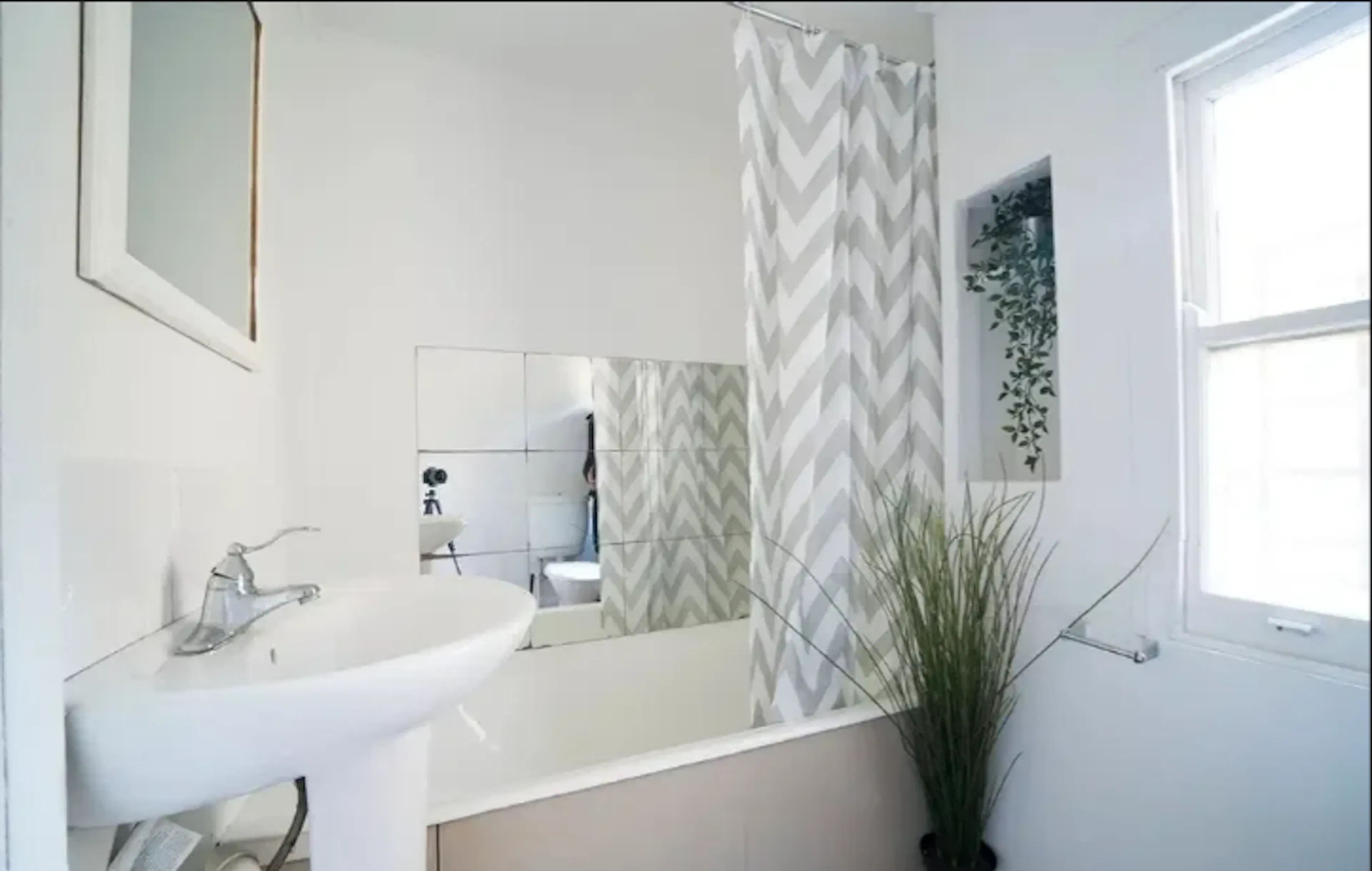 Room 3 Standard BATHROOM 2