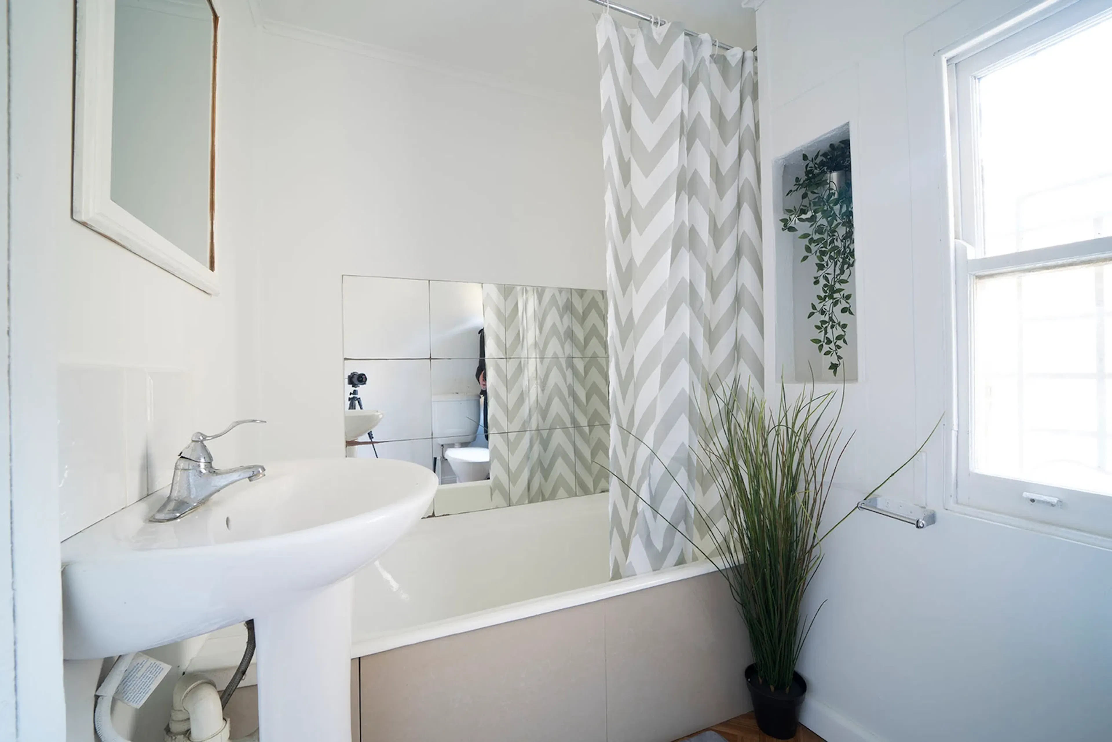 Room 3 (Standard) BATHROOM 3