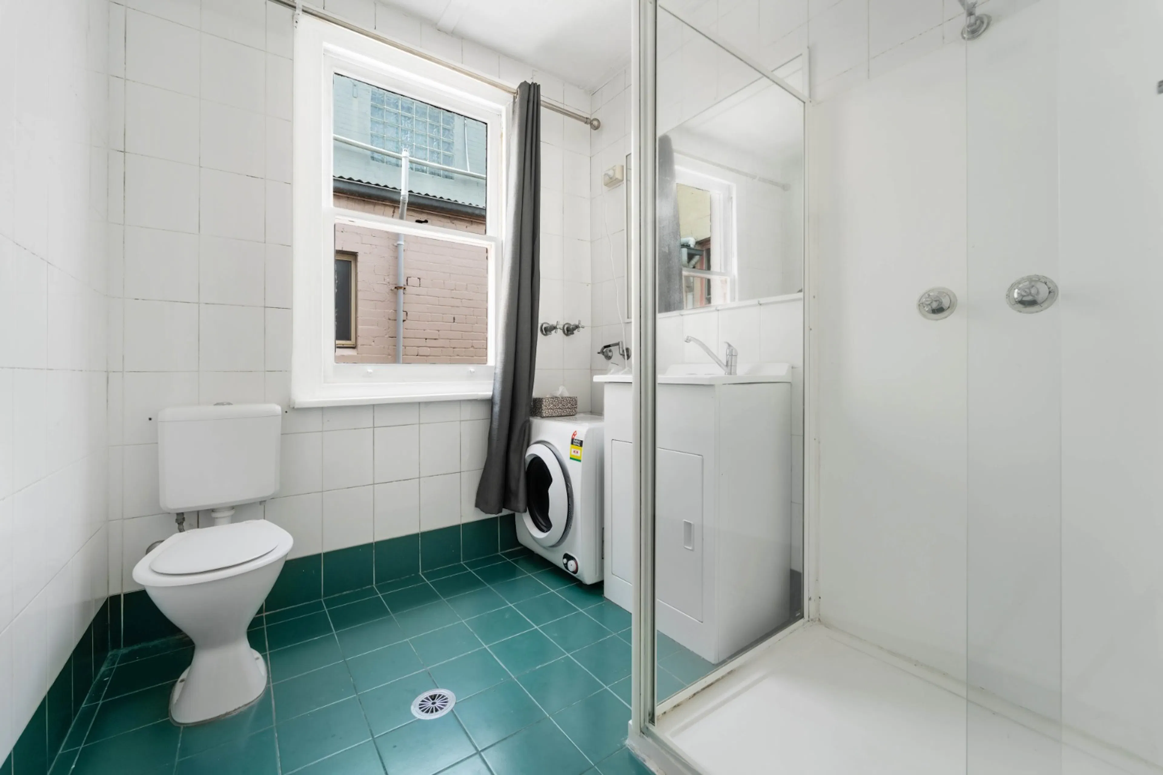 Room 3 Standard BATHROOM 4