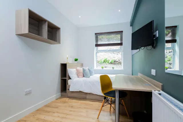 Flat 3, 7 Bedroom Apartment room image 1