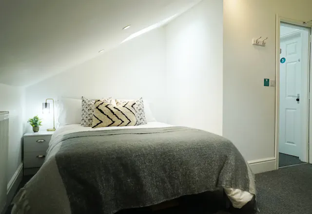 5 Bed Apartment room image 1