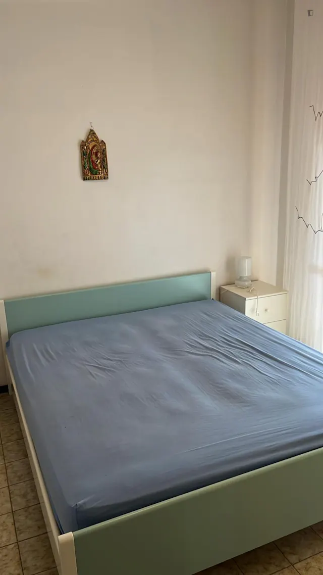 Bright 2-bedroom apartment close to the beach and well connected to the city center room image 1