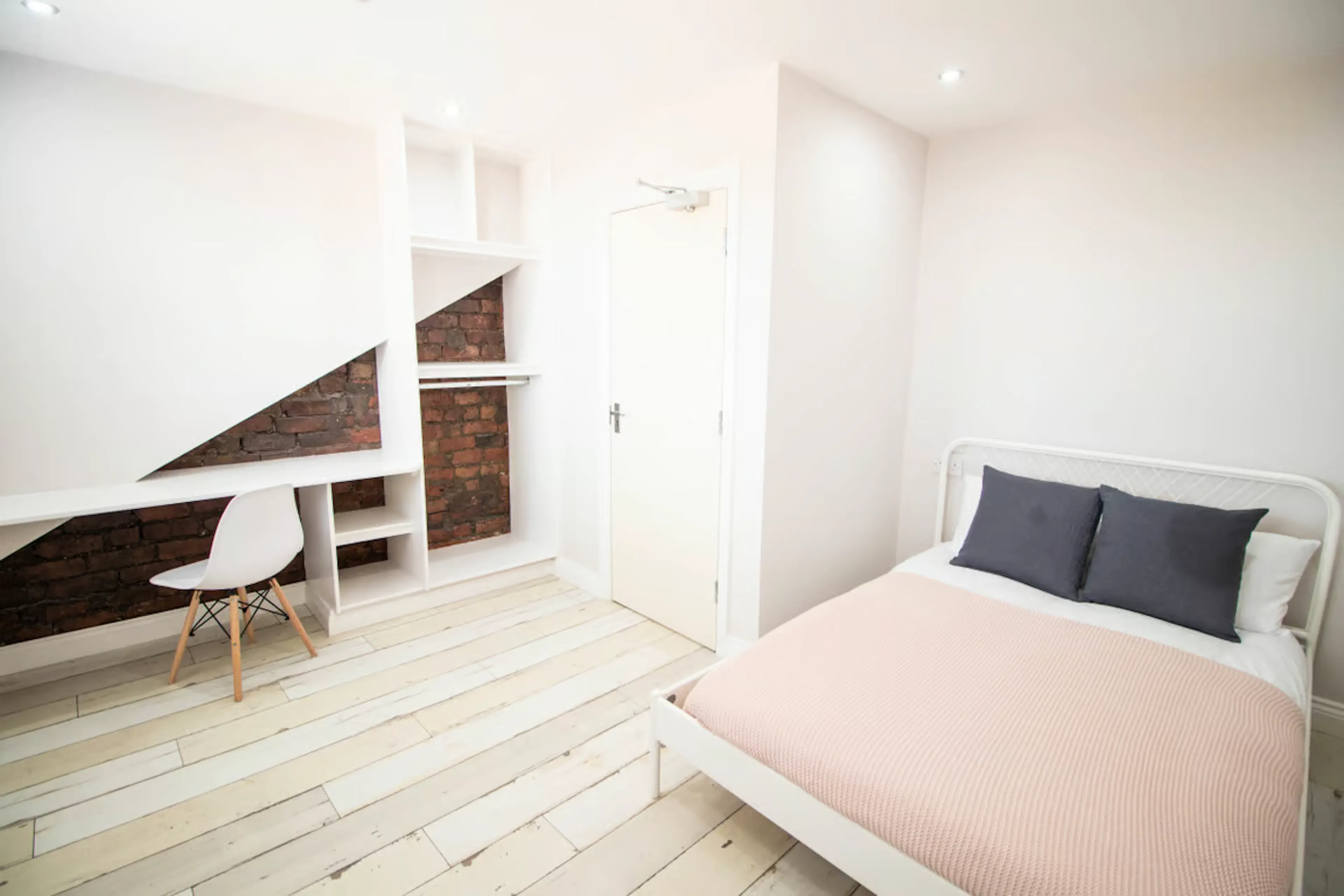 8 Bedroom Apartment ROOM 3