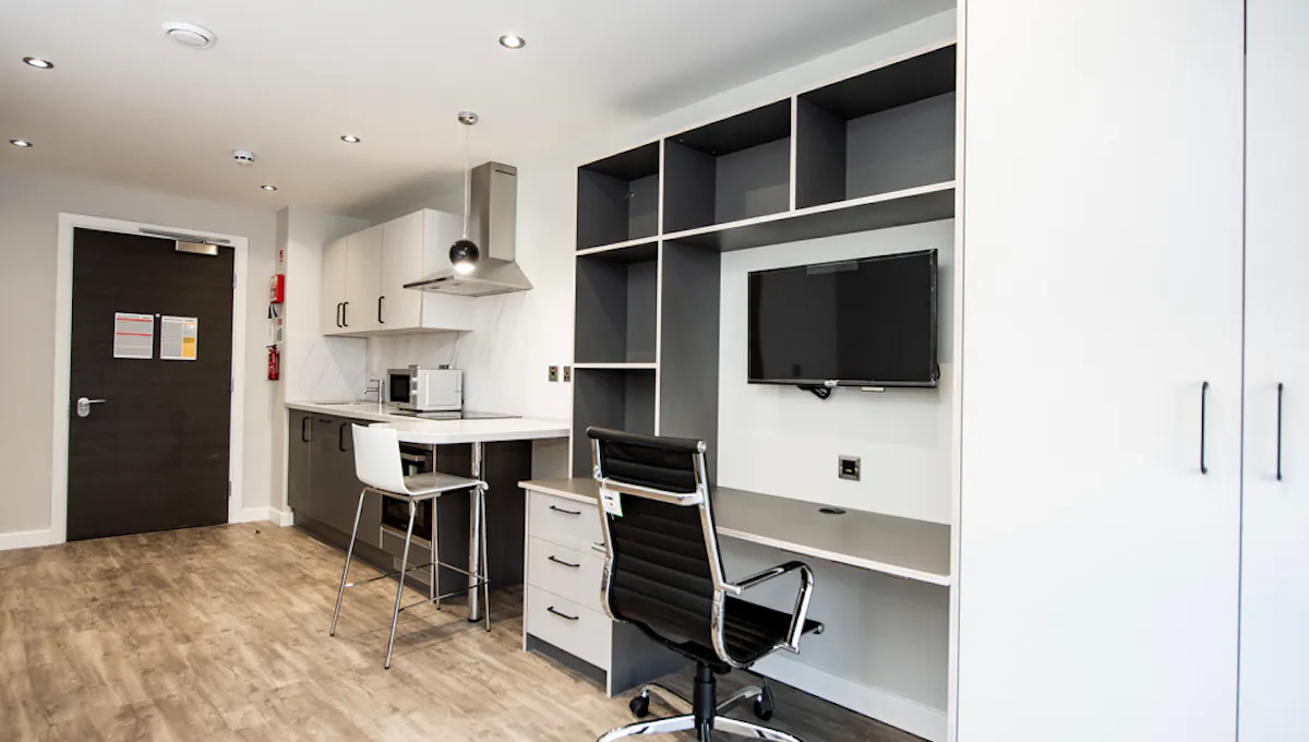 ROOM ROOM