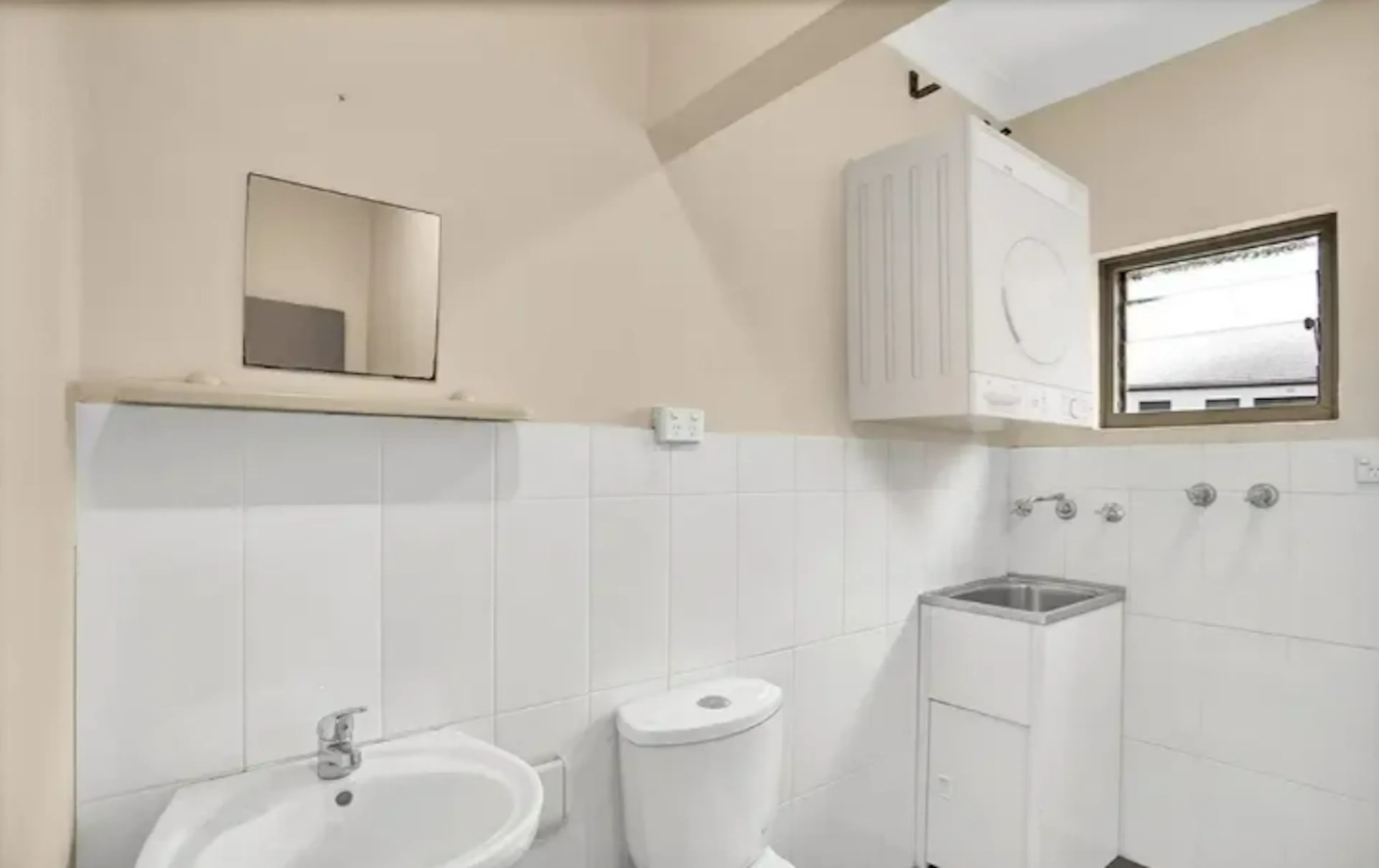 Room 5 Standard BATHROOM 4
