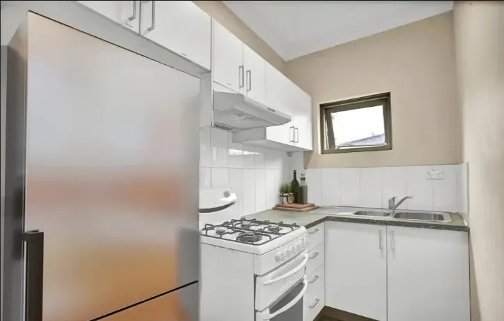 Room 5 Standard KITCHEN 3