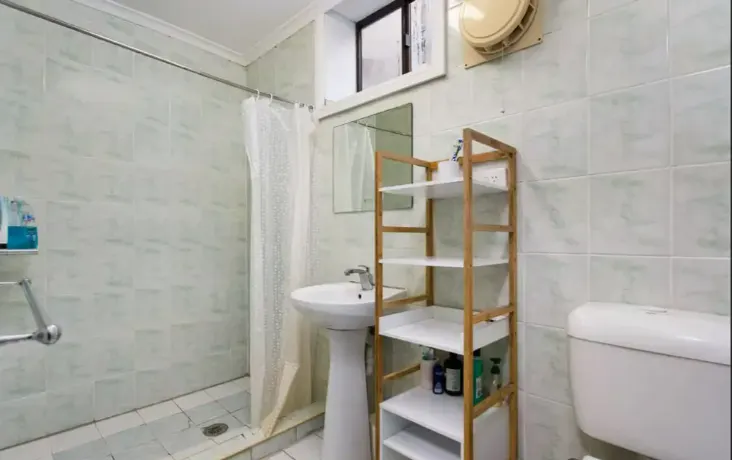 Room 5 Standard BATHROOM 4