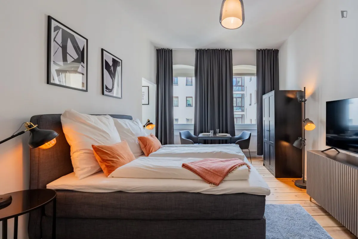 Bright studio near the Görlitzer Park ROOM