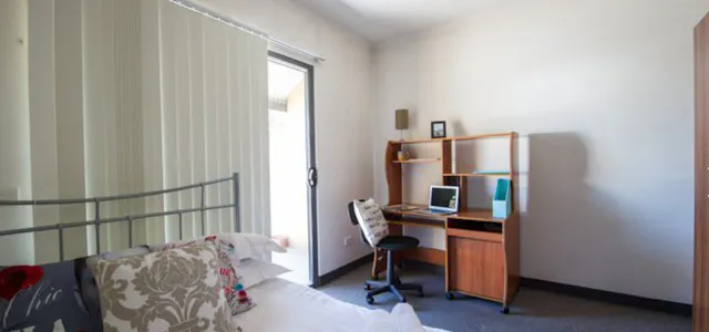 1 Bedroom in 2 Bedroom Apartment room image 2