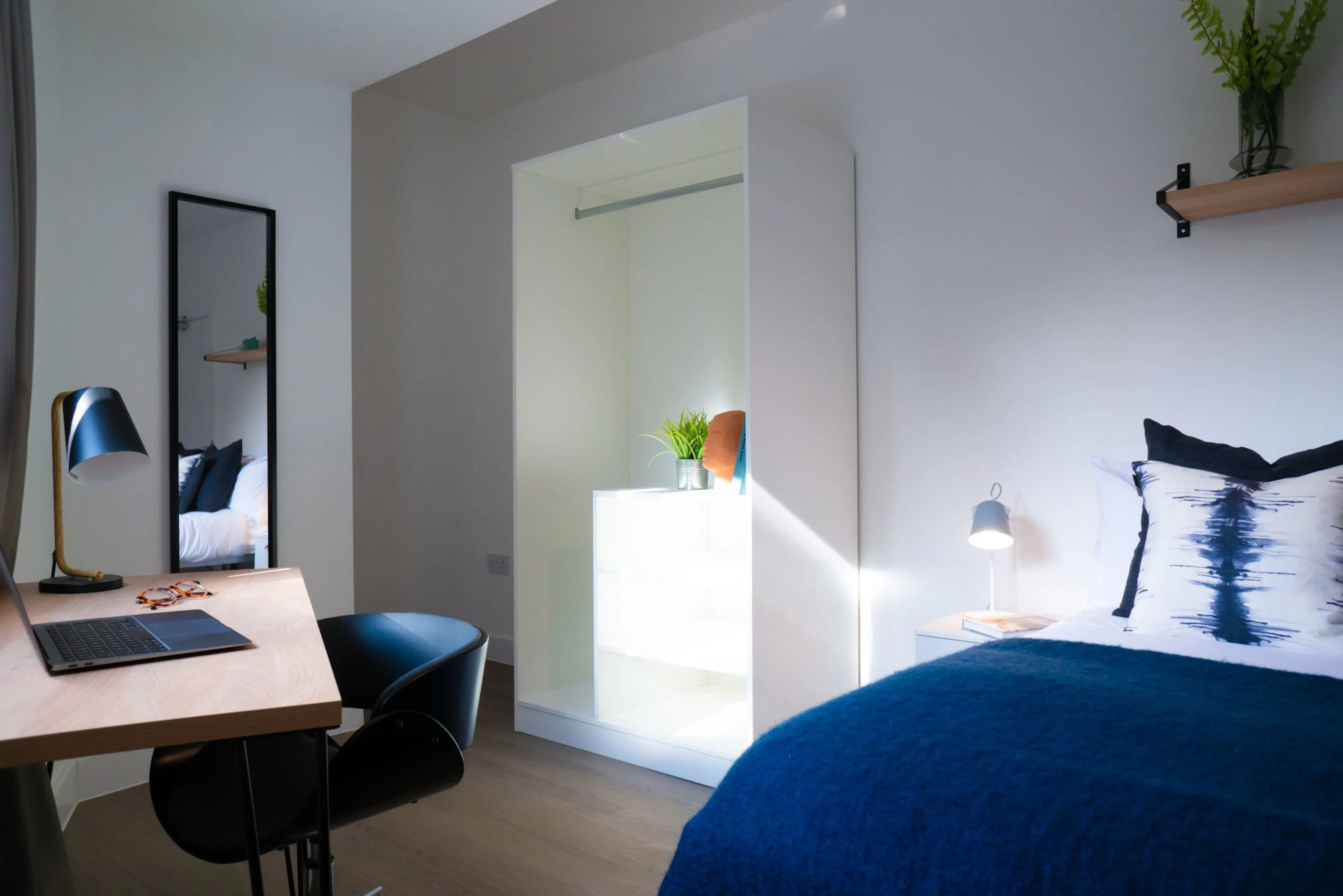 4 Bed Apartment ROOM 2