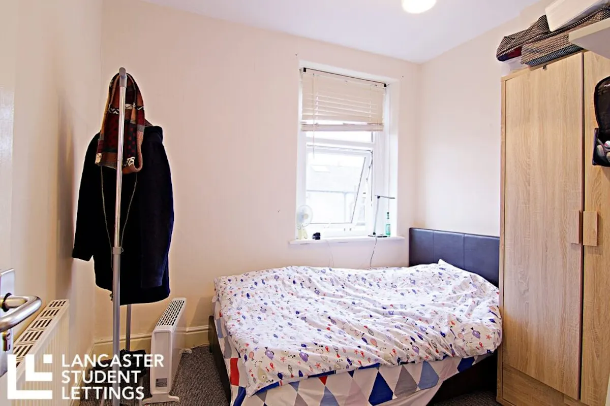ROOM ROOM
