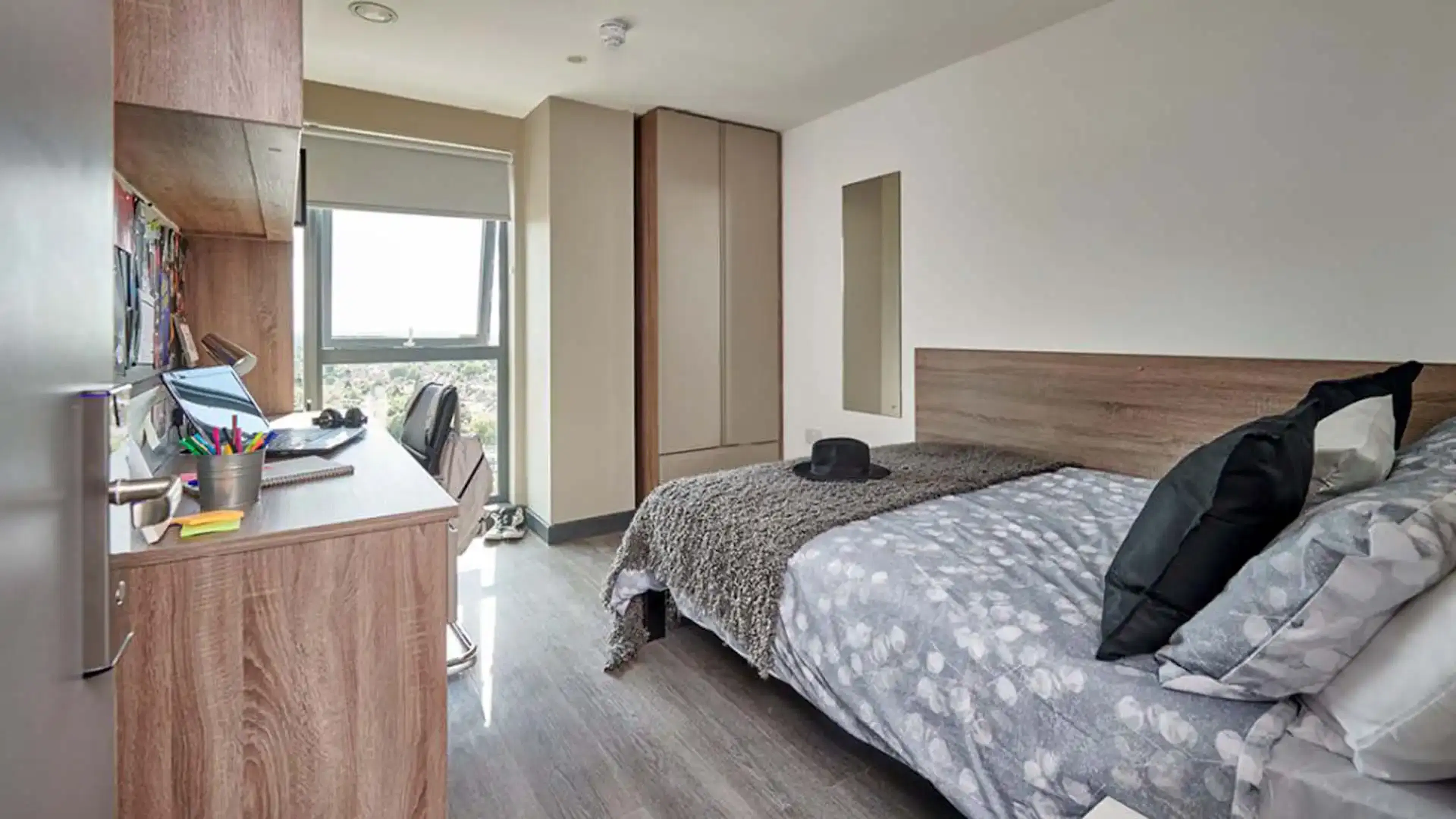 ROOM ROOM 1