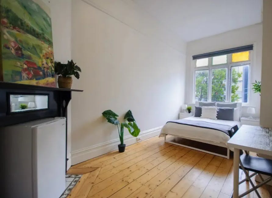 72-new-canterbury-road-sydney-Room 6 Standard