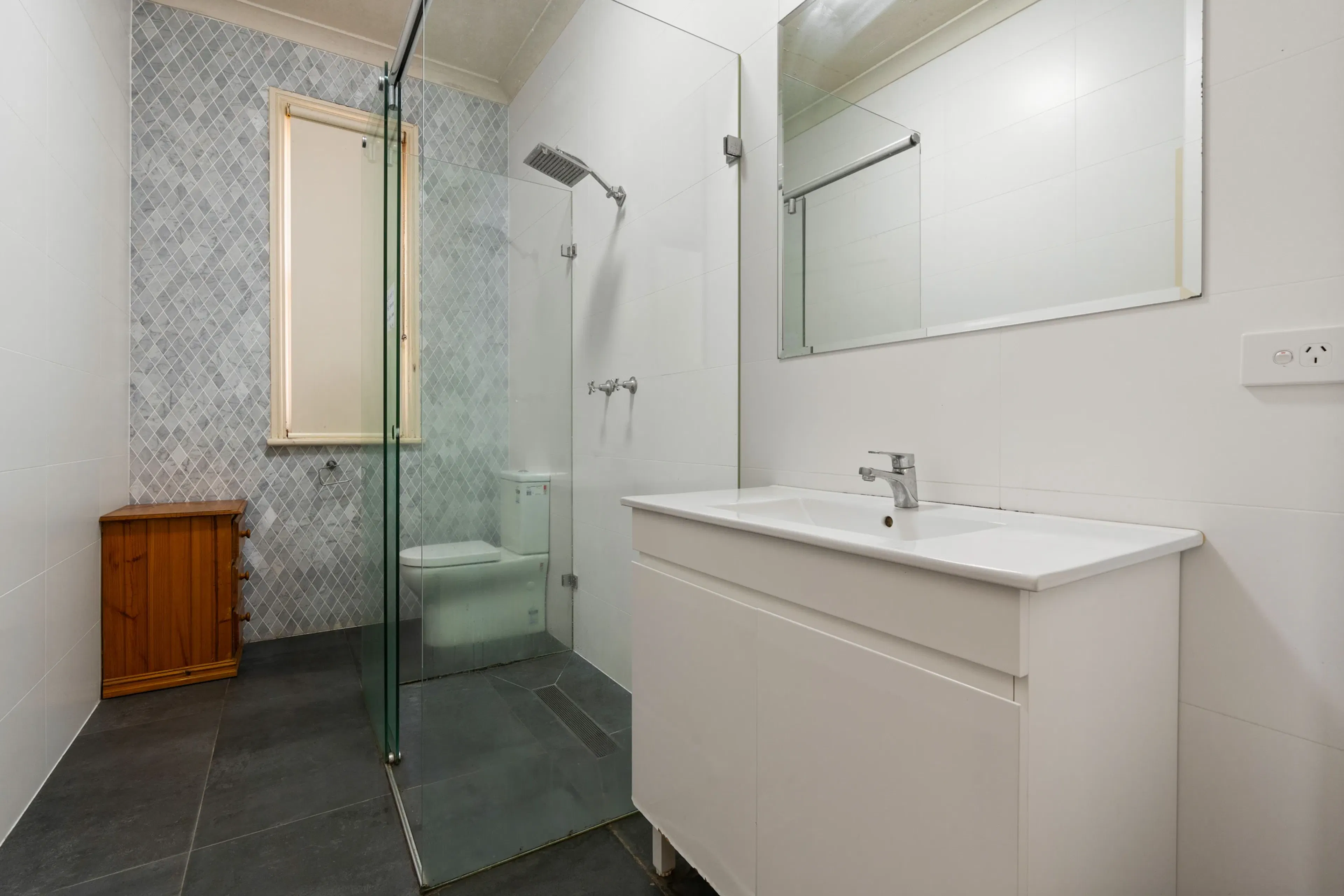 Room 6 BATHROOM 1