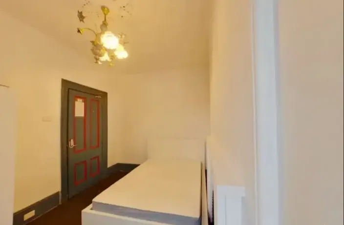 259-cleveland-street-sydney-Room 7 (Ensuite)