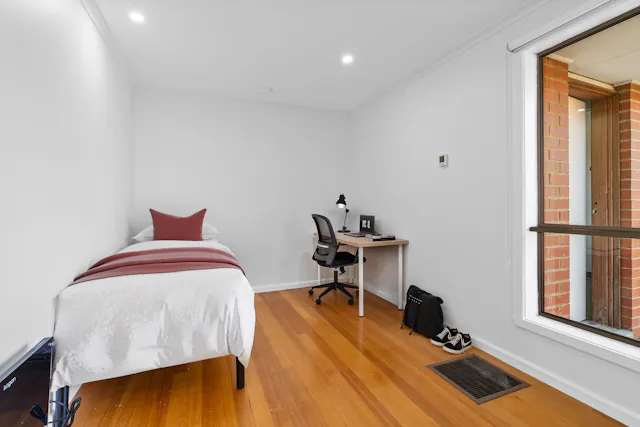 Single Room room image 9