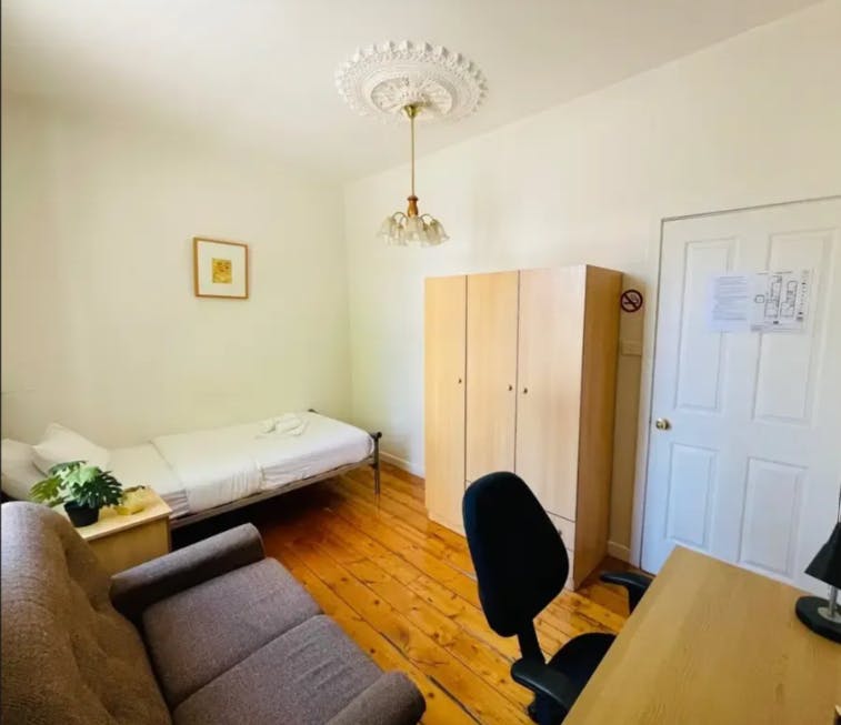 1-drummond-street-melbourne-Room 8