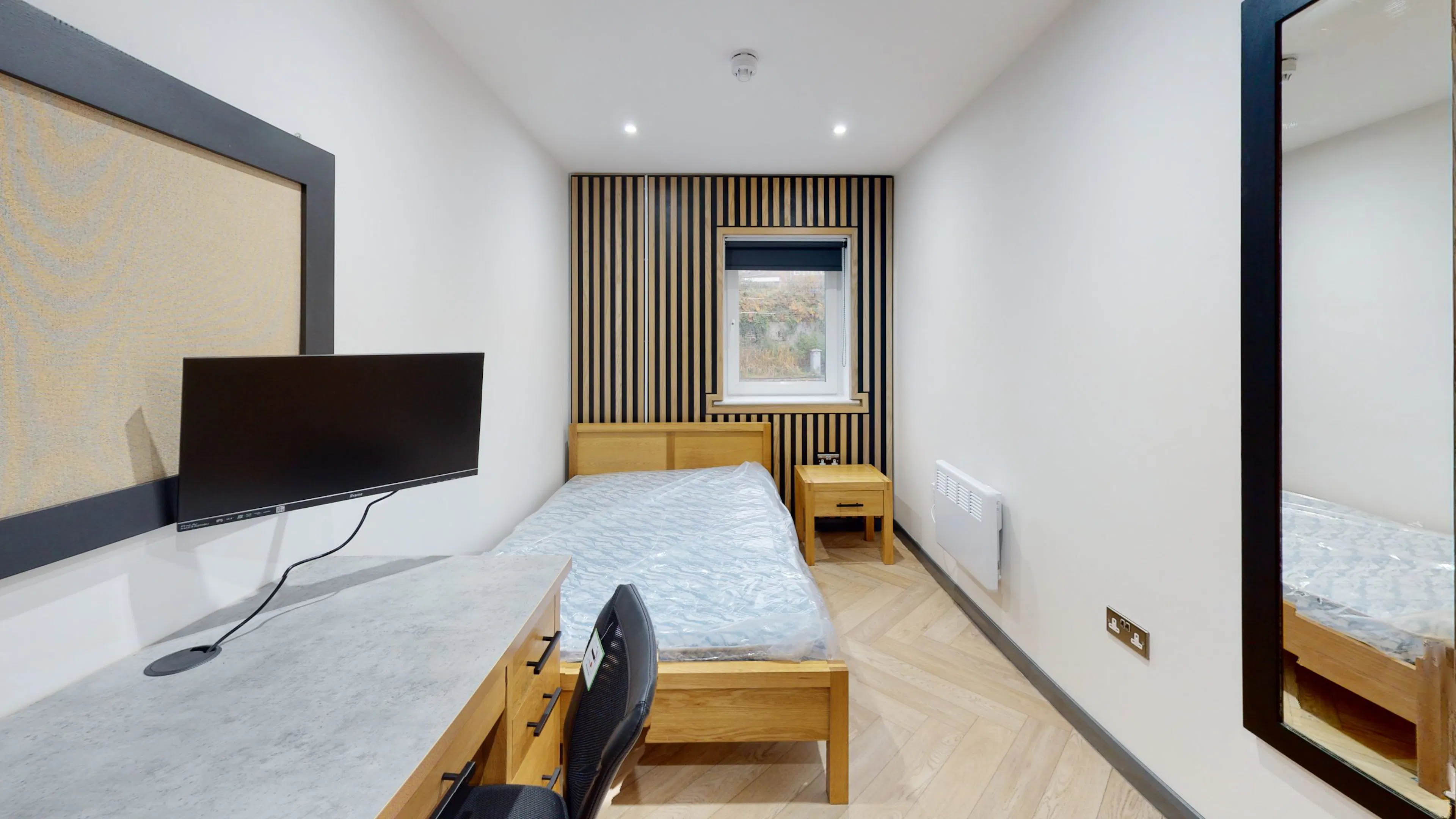 ROOM ROOM 1