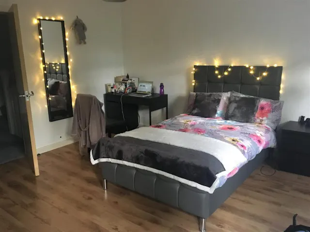 4 Bedroom Apartment room image 1