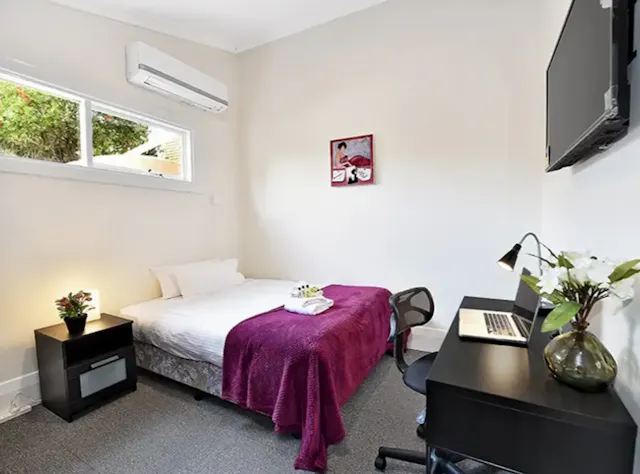 Room 9 room image 1