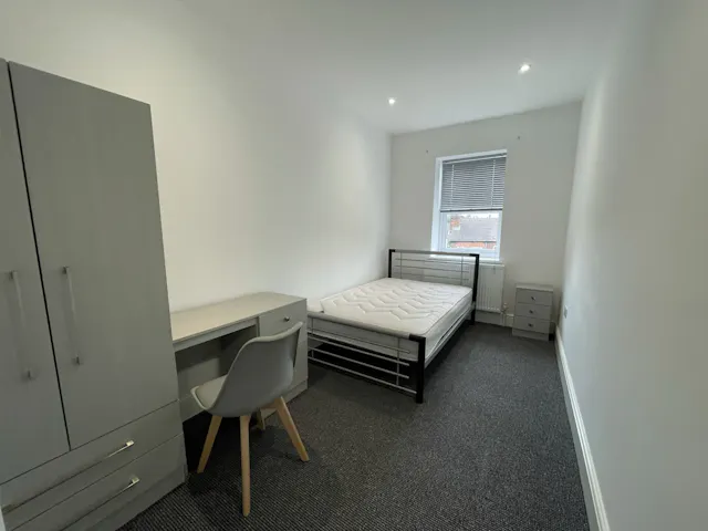 5 Bed Apartment room image 1
