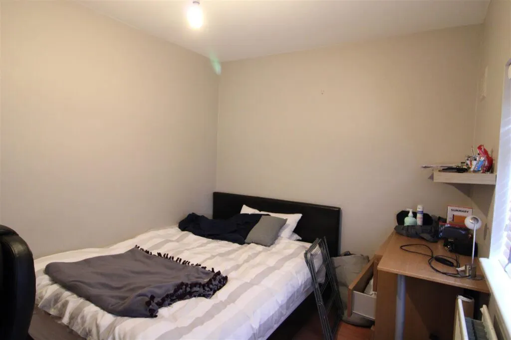 6 Bedroom Apartment ROOM