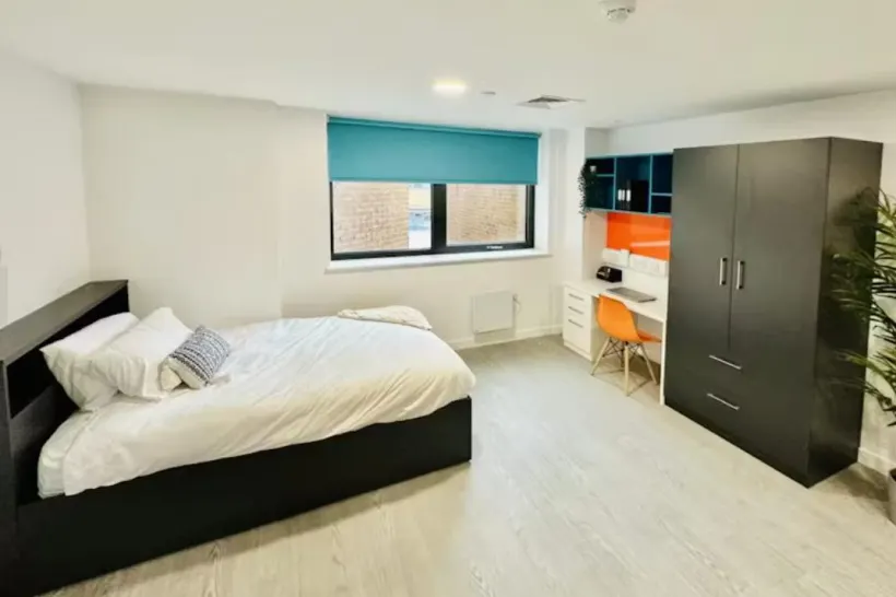 ROOM ROOM