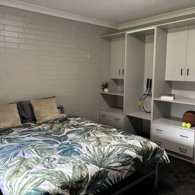 5 Bedroom Apartment South Double Bed room image 1