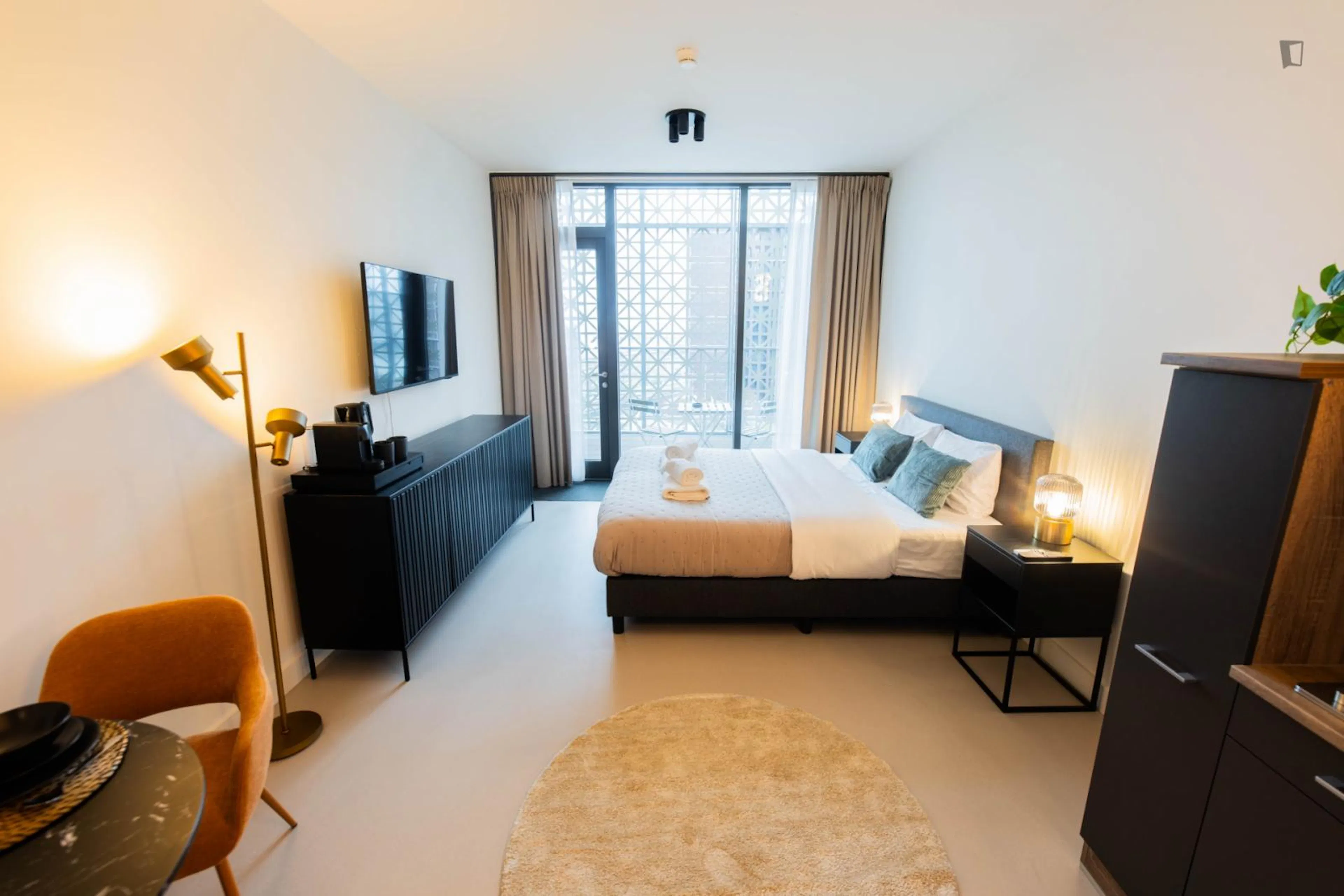 Studio ROOM 1