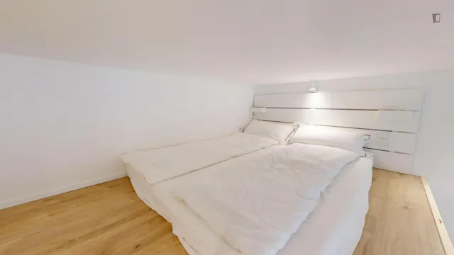 Modern studio close to Tiergarten Park room image 1