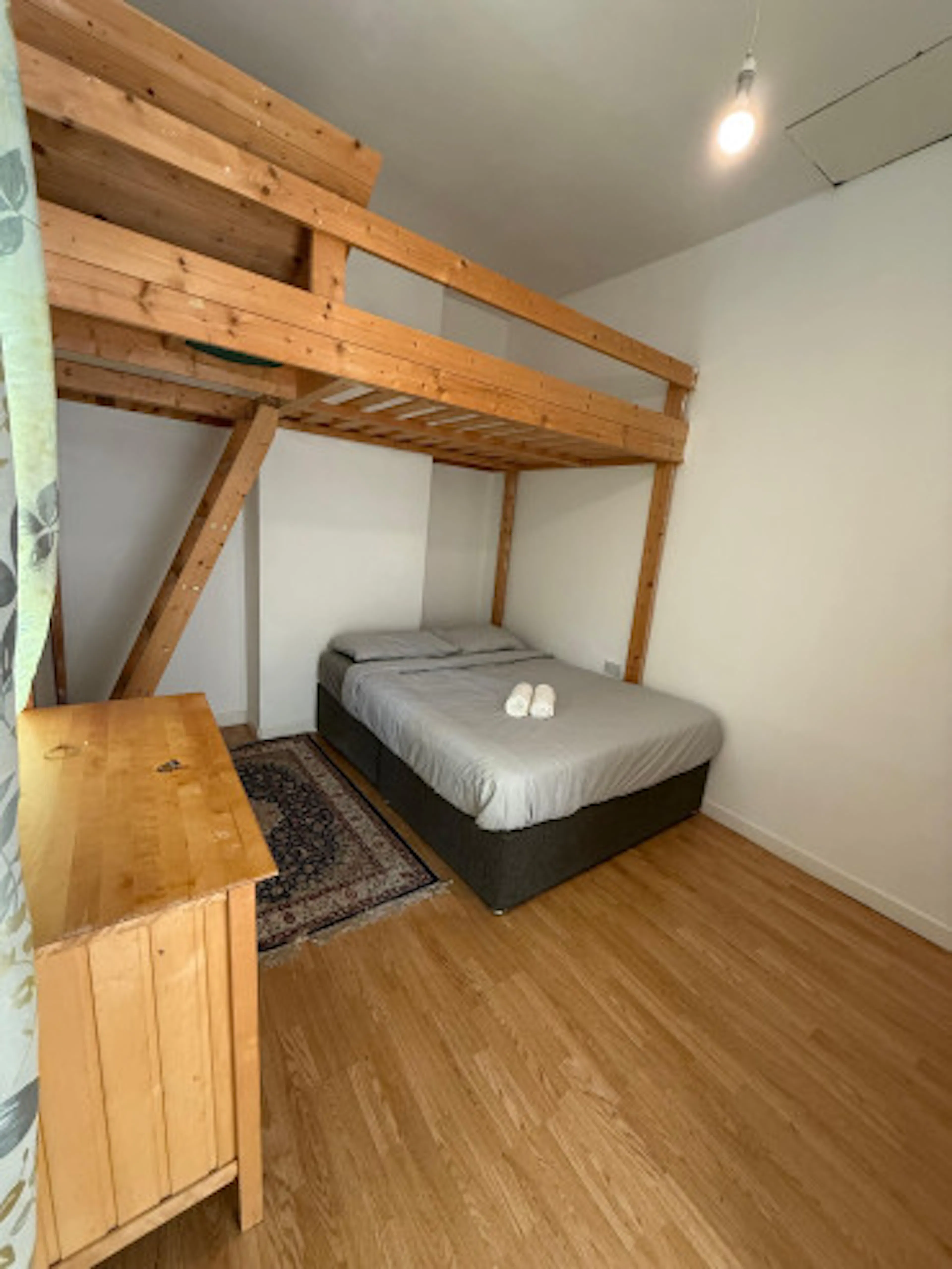 ROOM ROOM 1